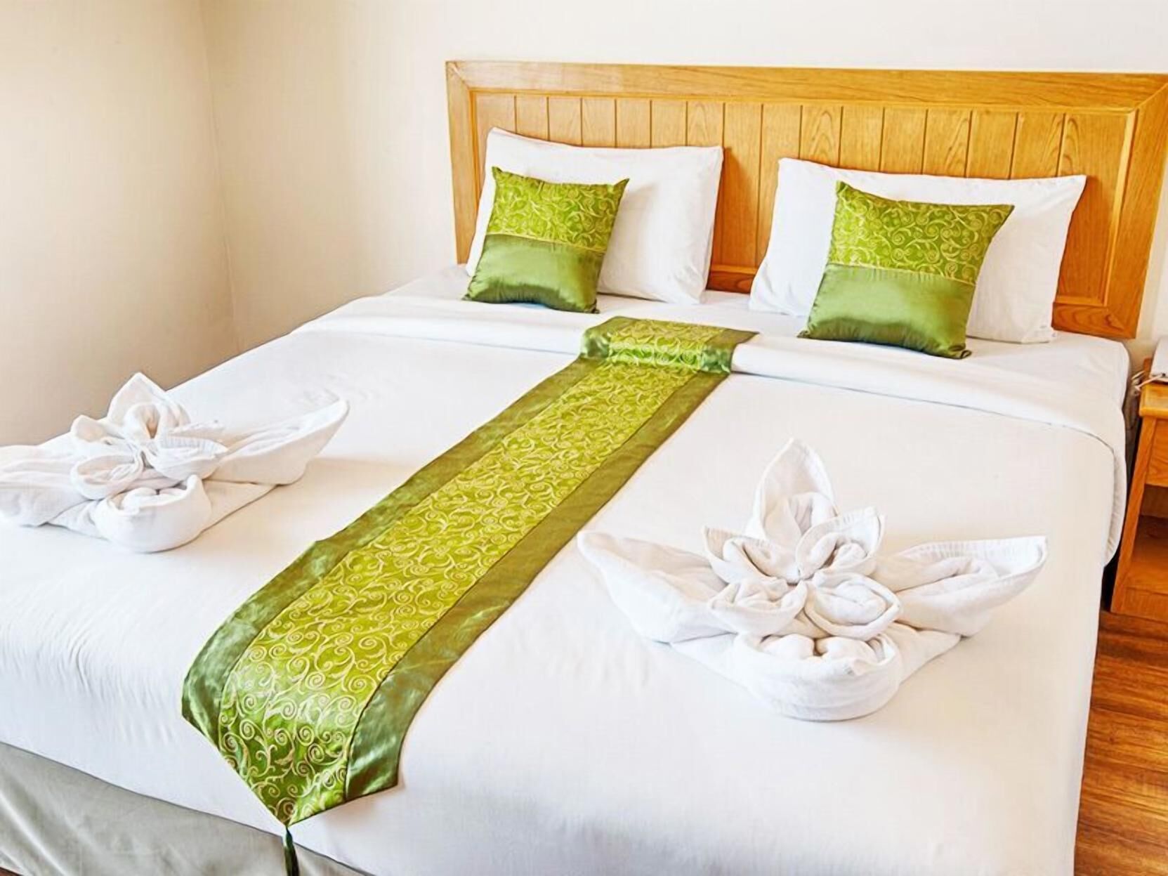 Caja de seguridad en la habitación, escritorio y cortinas blackout 