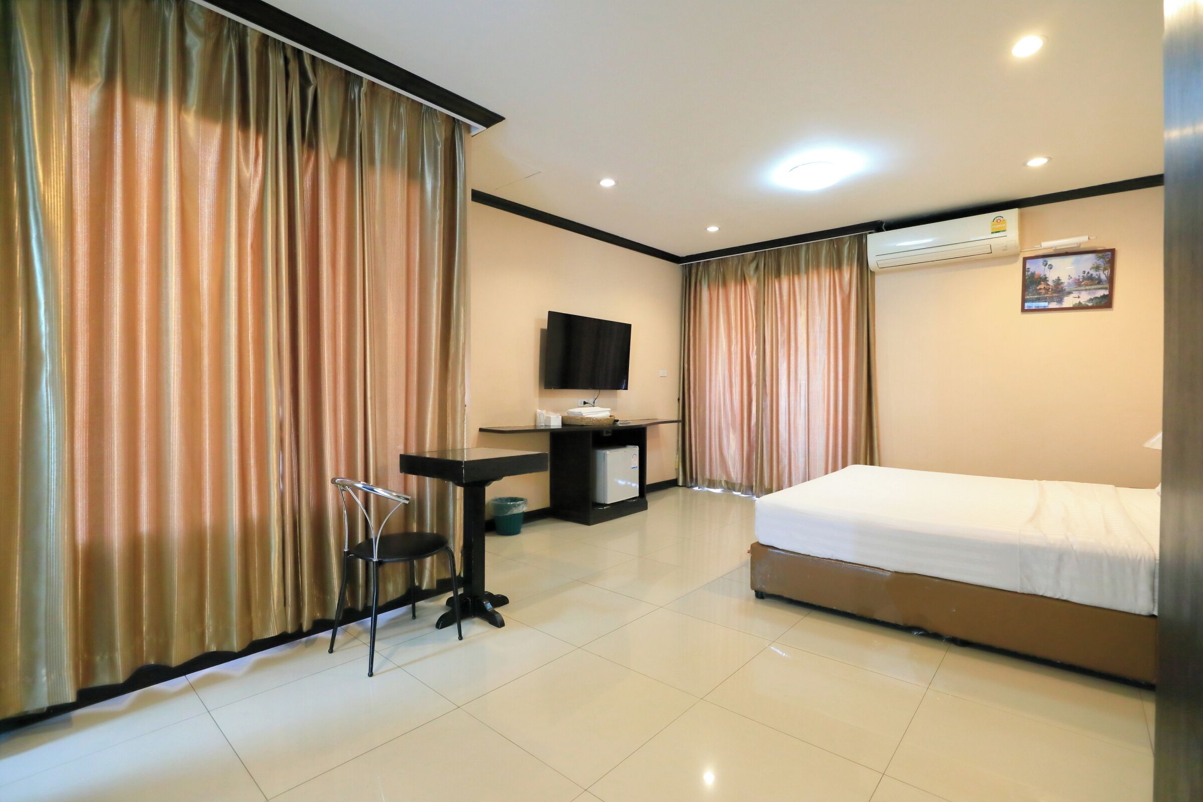 standard room, 1 king bed | 1 bedroom, desk, laptop workspace, blackout curtains