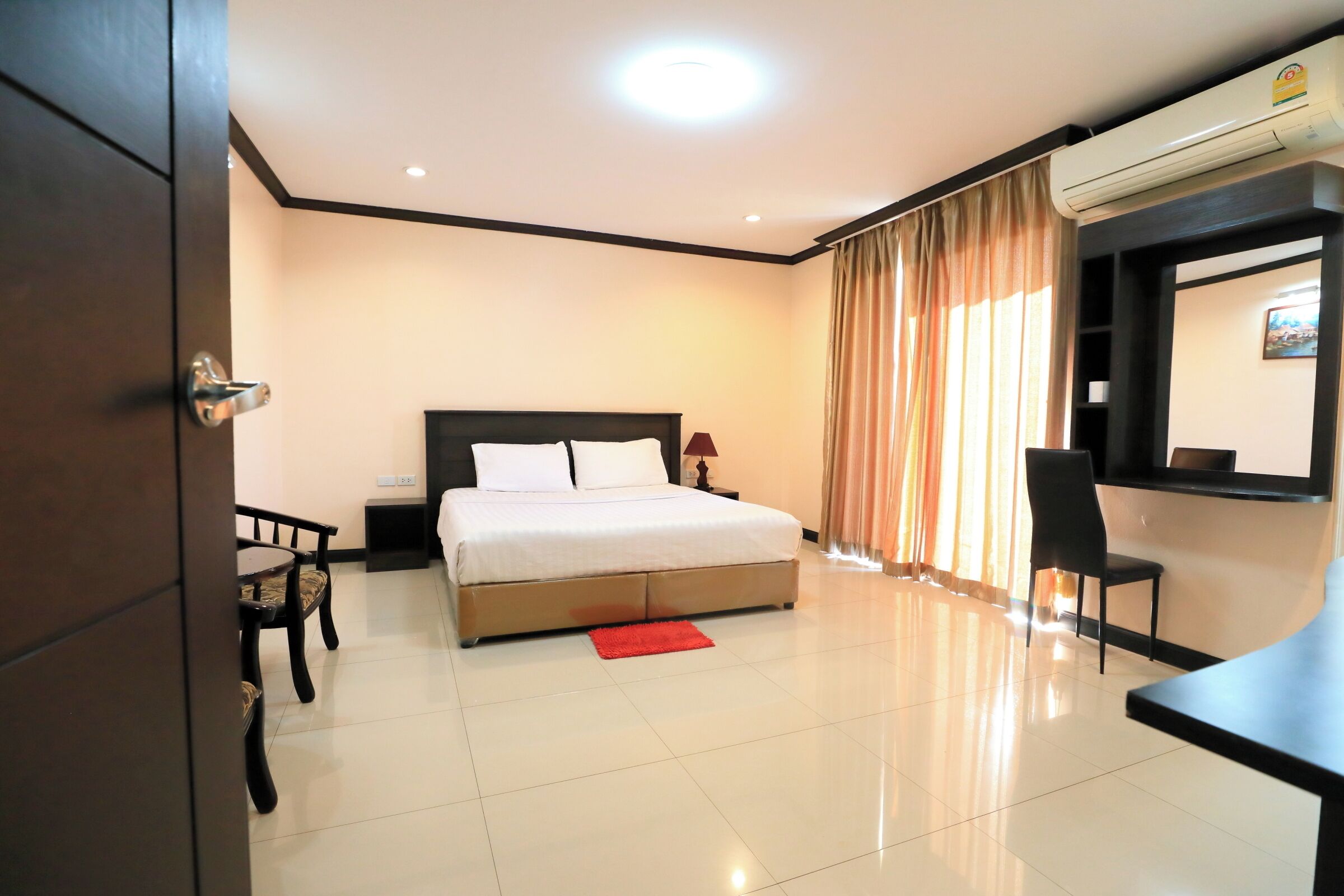 standard room, 1 king bed | 1 bedroom, desk, laptop workspace, blackout curtains