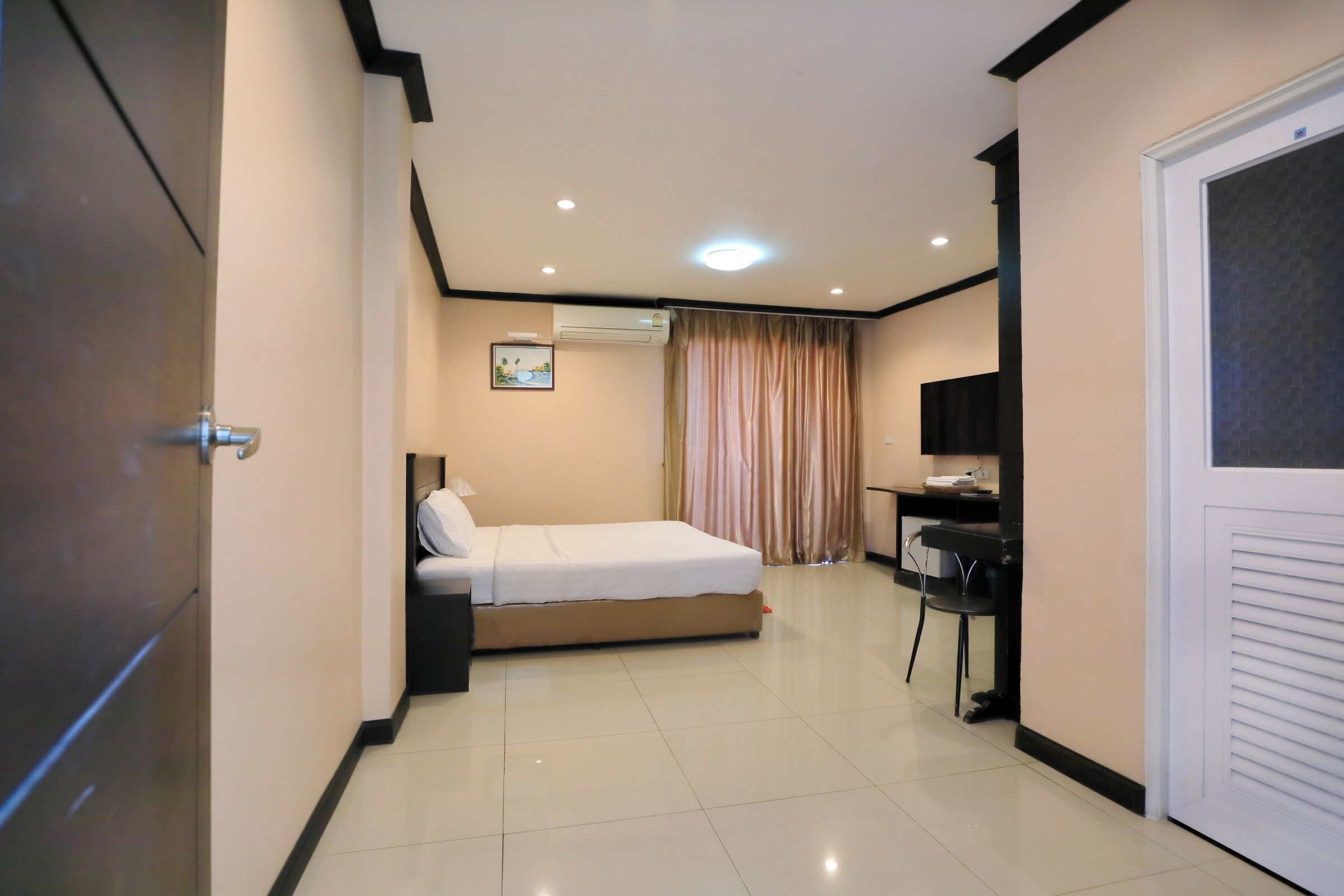 standard room, 1 king bed | 1 bedroom, desk, laptop workspace, blackout curtains