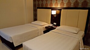 1 bedroom, in-room safe, desk, rollaway beds - Manhattan Suites Inn (Dumaguete)