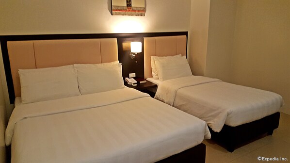 1 bedroom, in-room safe, desk, rollaway beds - Manhattan Suites Inn (Dumaguete)