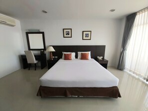 In-room safe, desk, cots/infant beds, rollaway beds - Ampo Residence (Uthai)