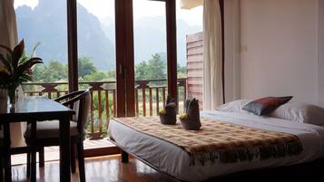 1 bedroom, premium bedding, minibar, in-room safe