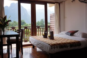 1 bedroom, premium bedding, minibar, in-room safe