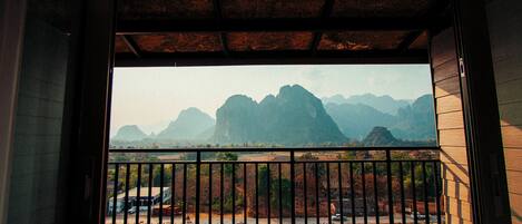 Premier Twin Room, Non Smoking, Mountain View | Mountain view