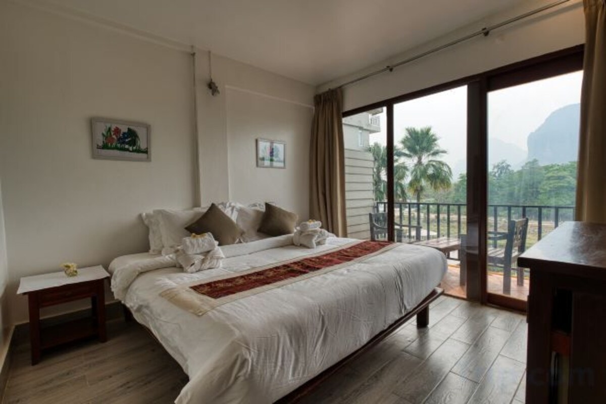Premium bedding, minibar, in-room safe, soundproofing