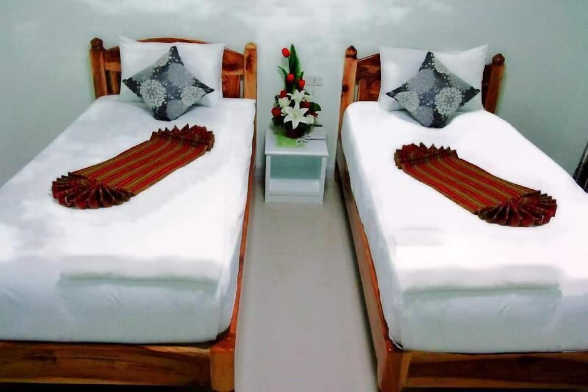 Desk, rollaway beds, free WiFi