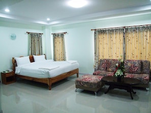 Desk, rollaway beds, free WiFi