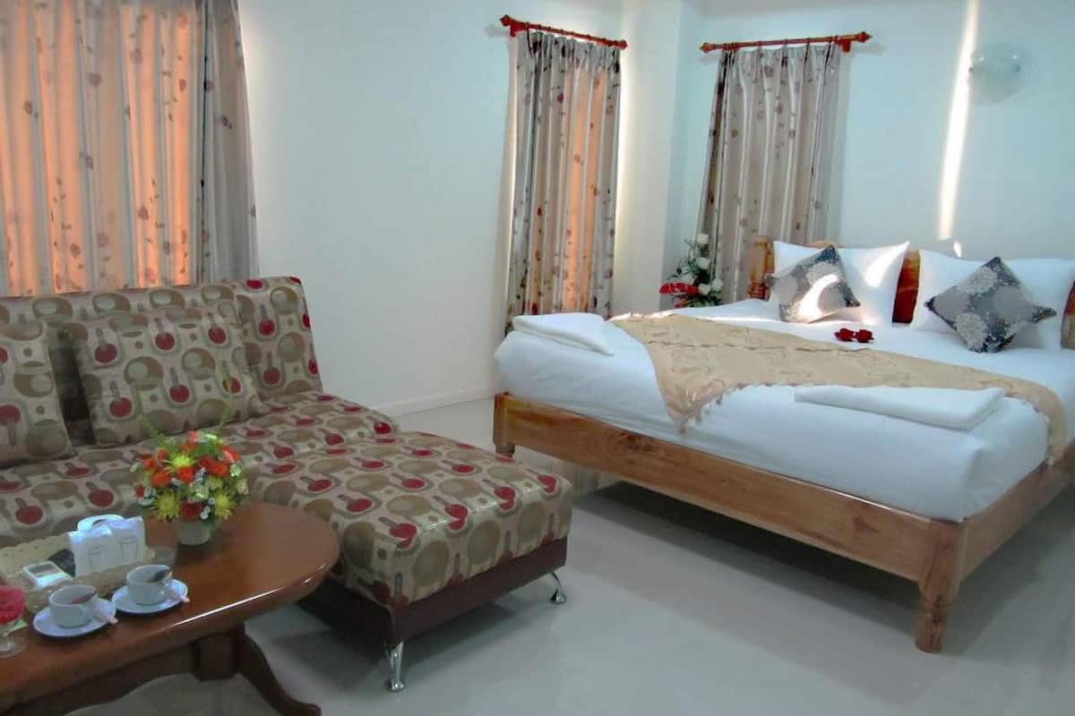 Suite | Desk, rollaway beds, free WiFi