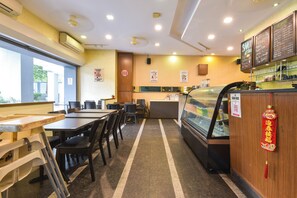 Breakfast buffet - Sunday Hotel Near Petronas Twin Tower (Formerly Suasana Suites) (Kuala Lumpur)