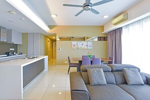 Two Bedroom Suite - Twin Tower with Pool View | Private kitchen | Fridge, microwave - Sunday Hotel Near Petronas Twin Tower (Formerly Suasana Suites) (Kuala Lumpur)
