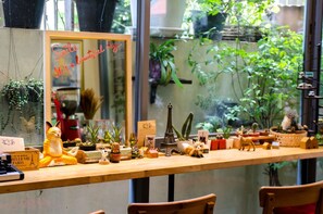 Breakfast, lunch, dinner served; international cuisine  - Good Day Hostel (Bangkok)