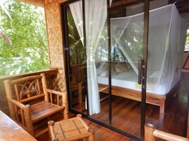 Standard Room, Balcony, Garden View | Premium bedding, in-room safe, free WiFi