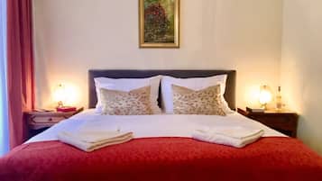 Chambre Double, balcon (with Air Conditioning) | Minibar, coffres-forts dans les chambres, bureau, rideaux occultants