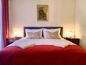 Dobbeltrom, balkong (with Air Conditioning) | Minibar, safe på rommet, skrivebord og blendingsgardiner