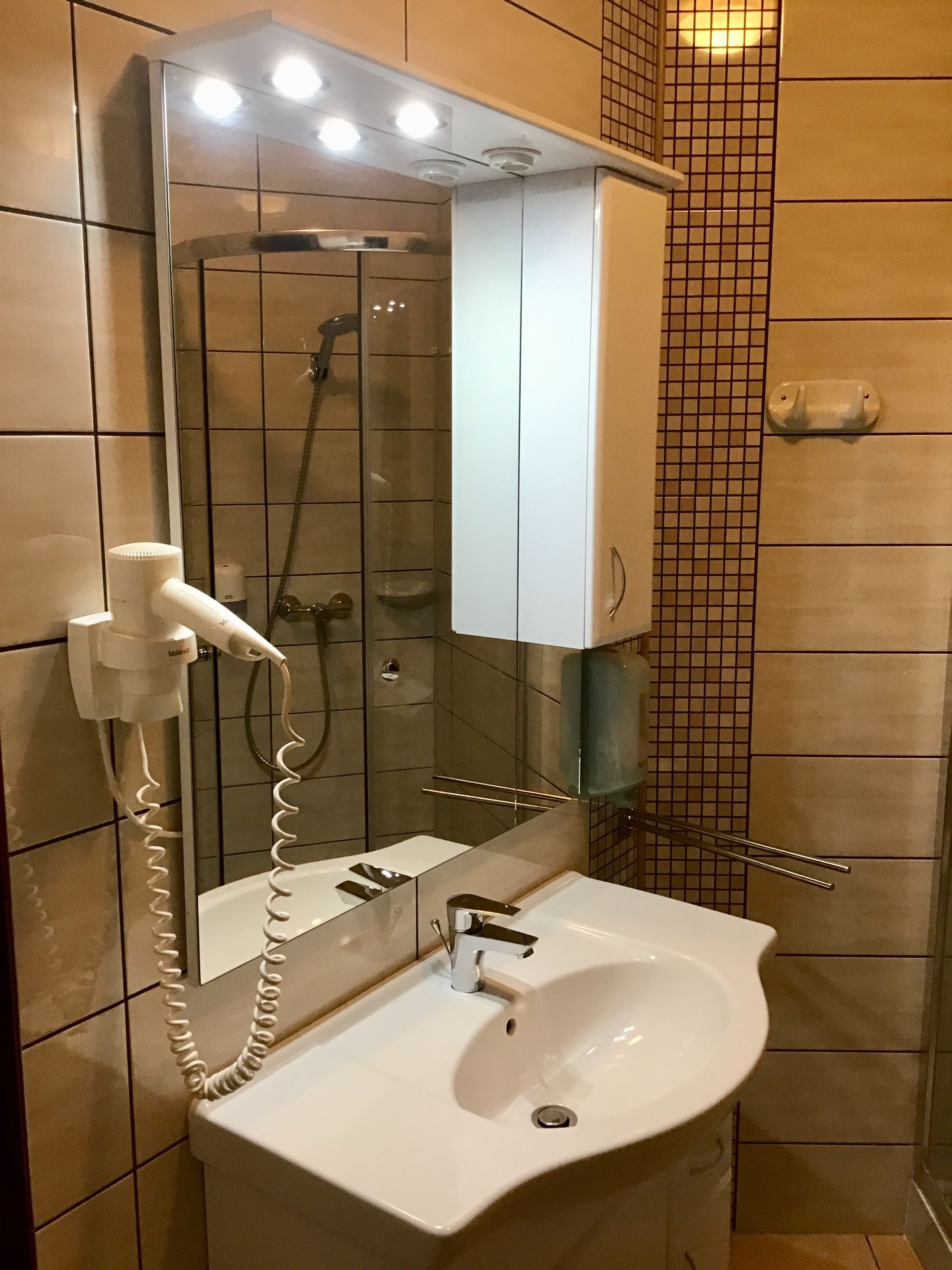 triple room, balcony | bathroom | shower, free toiletries, hair dryer, towels