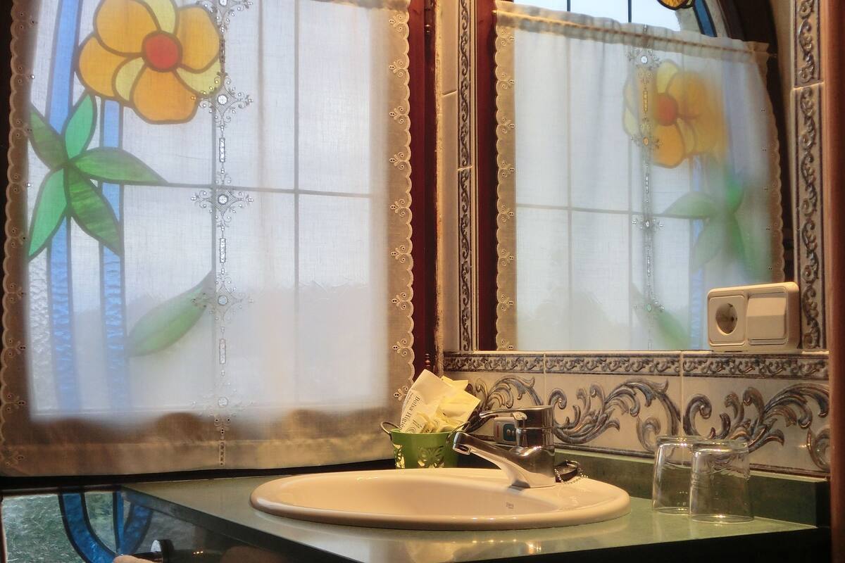 standard double or twin room | bathroom sink