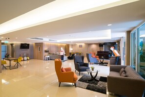 Coin salon dans le hall