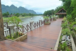 Terrace/patio - Silver Naga Hotel (Vang Vieng)
