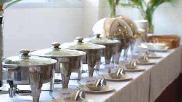 Free daily buffet breakfast