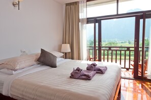 Minibar, in-room safe, desk, laptop workspace