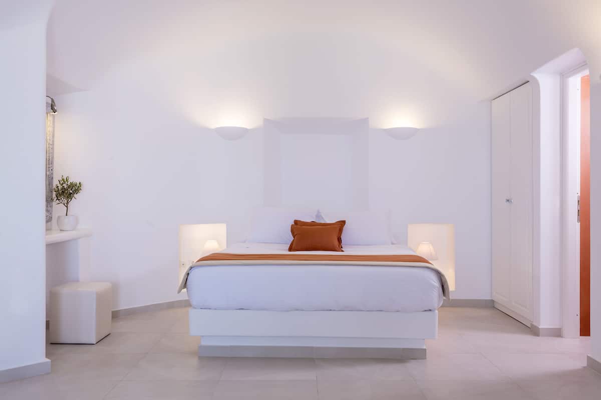 Suite, Jetted Tub | 1 bedroom, in-room safe, desk, soundproofing