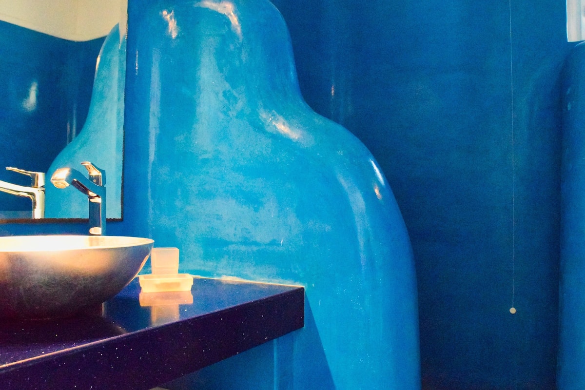 suite, jetted tub | bathroom | shower, designer toiletries, hair dryer, towels