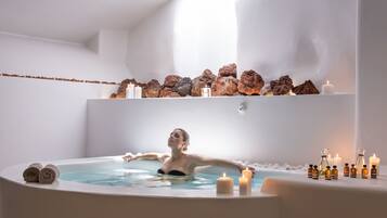 Parihoitohuone(ita), poreallas, höyrysauna, vartalohoitoja