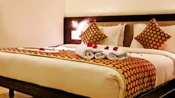 Deluxe Non AC Room | Desk, free WiFi, bed sheets