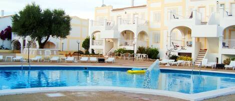 Bar en bord de piscine