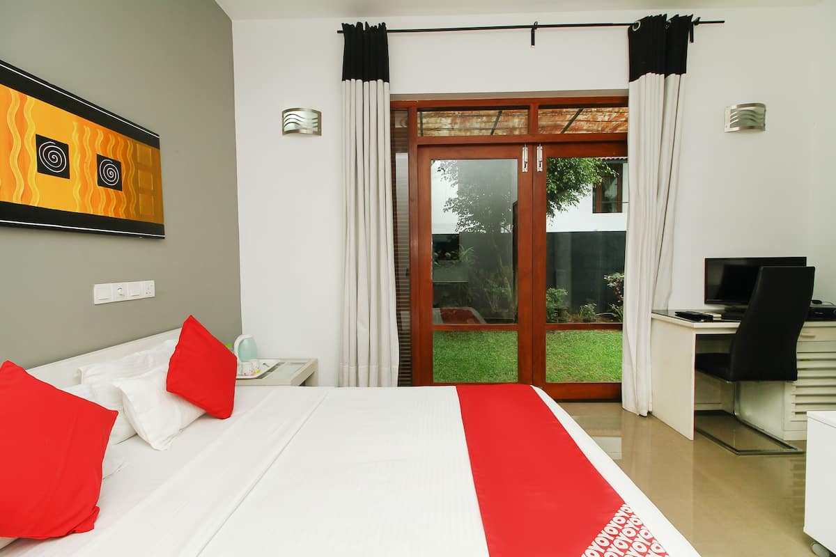 Minibar, desk, iron/ironing board, free WiFi