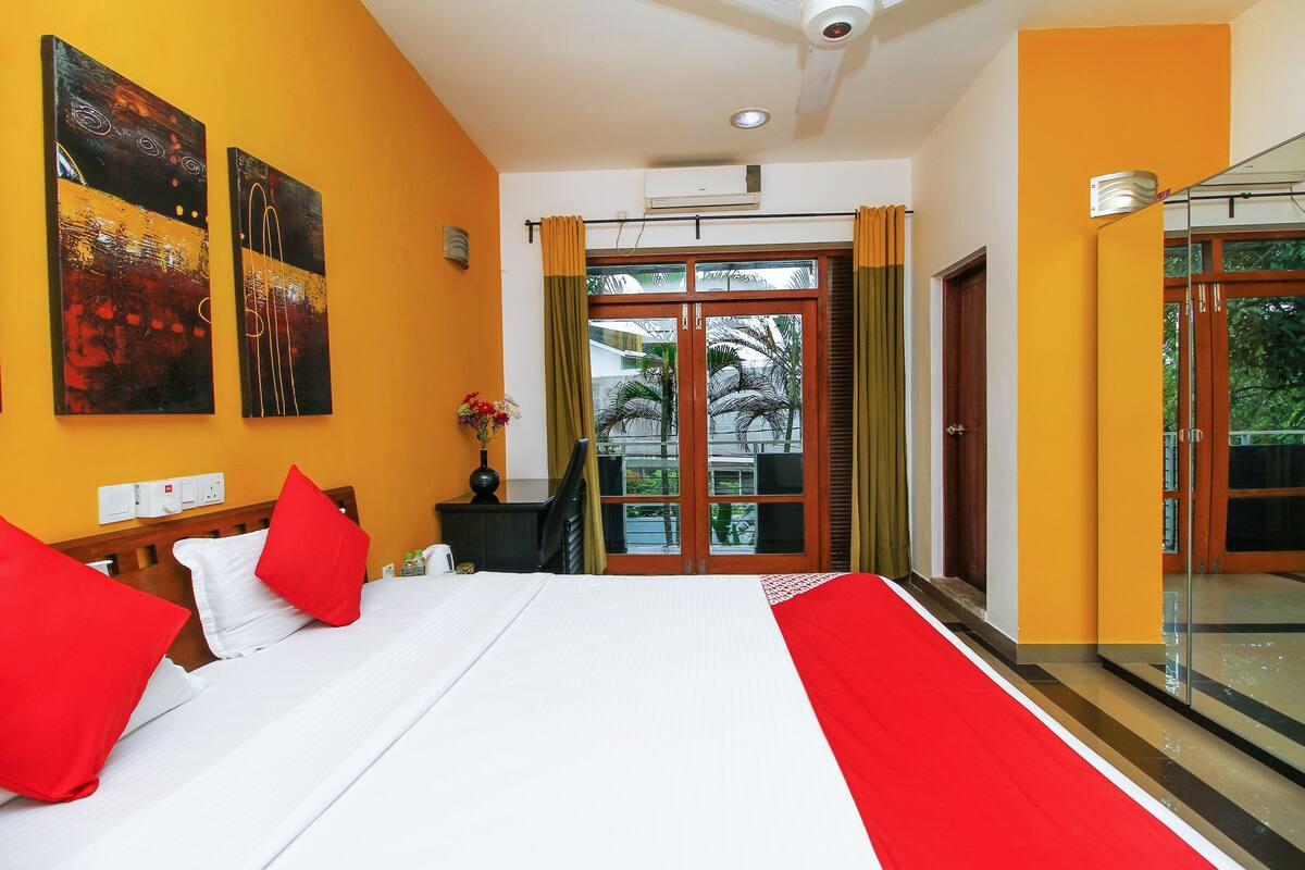 Minibar, desk, iron/ironing board, free WiFi