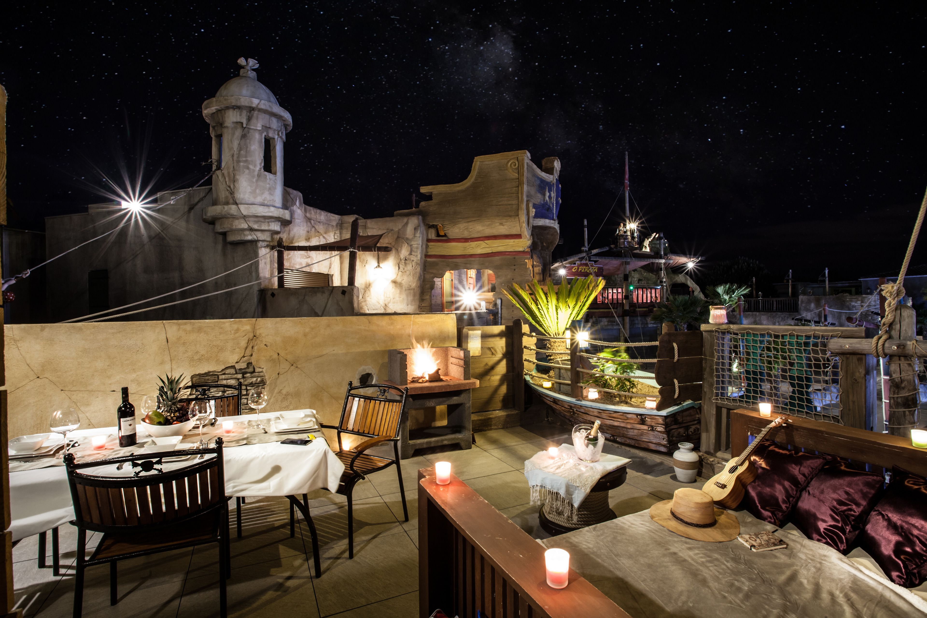 Suite "Pirates" 4 people (1 room and 1 sofa bed in the living room) | Outdoor dining