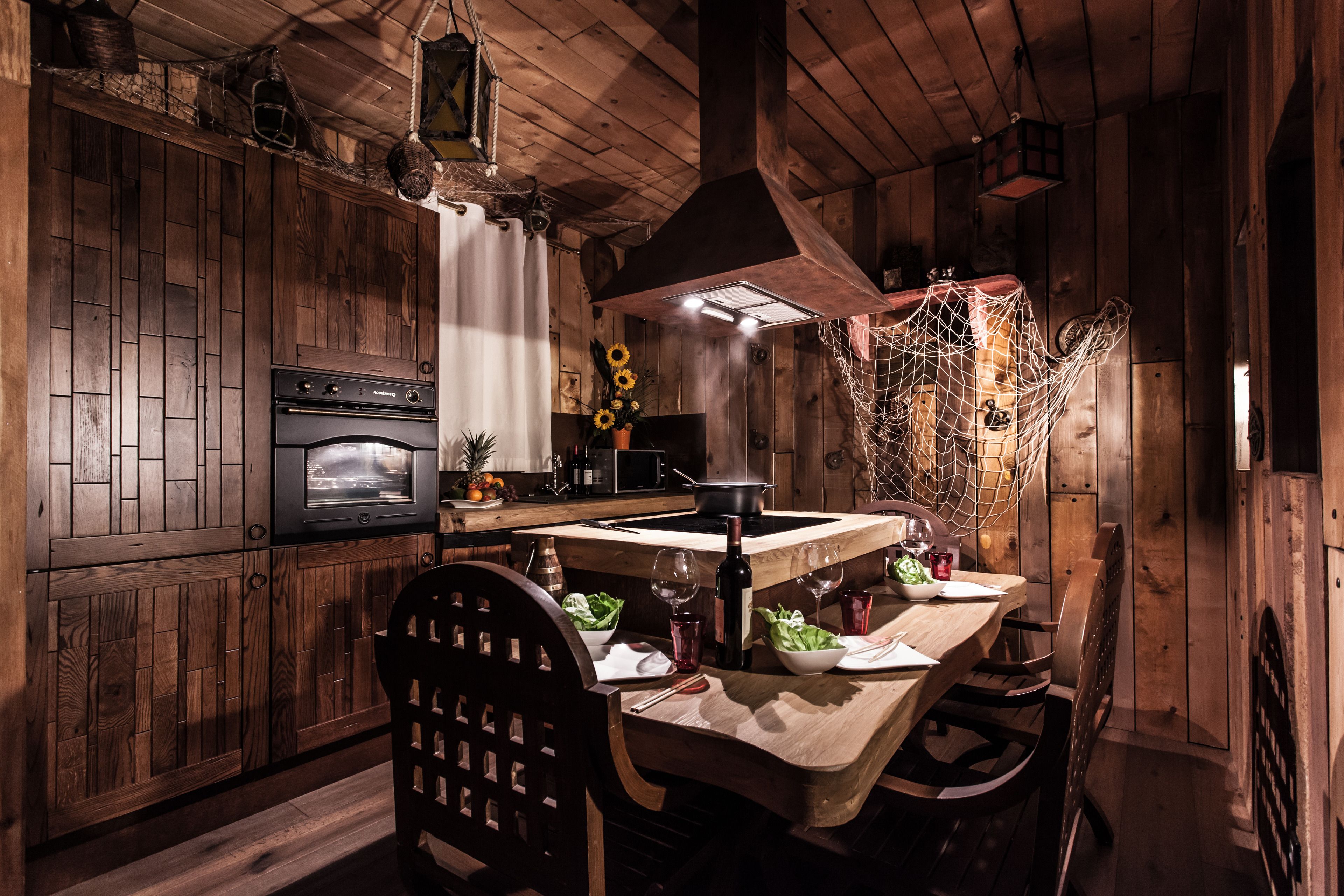 Sviitti, 1 keskisuuri parisänky ja vuodesohva (Pirate) | 1 makuuhuone, ylelliset vuodevaatteet, minibaari, tallelokero huoneessa