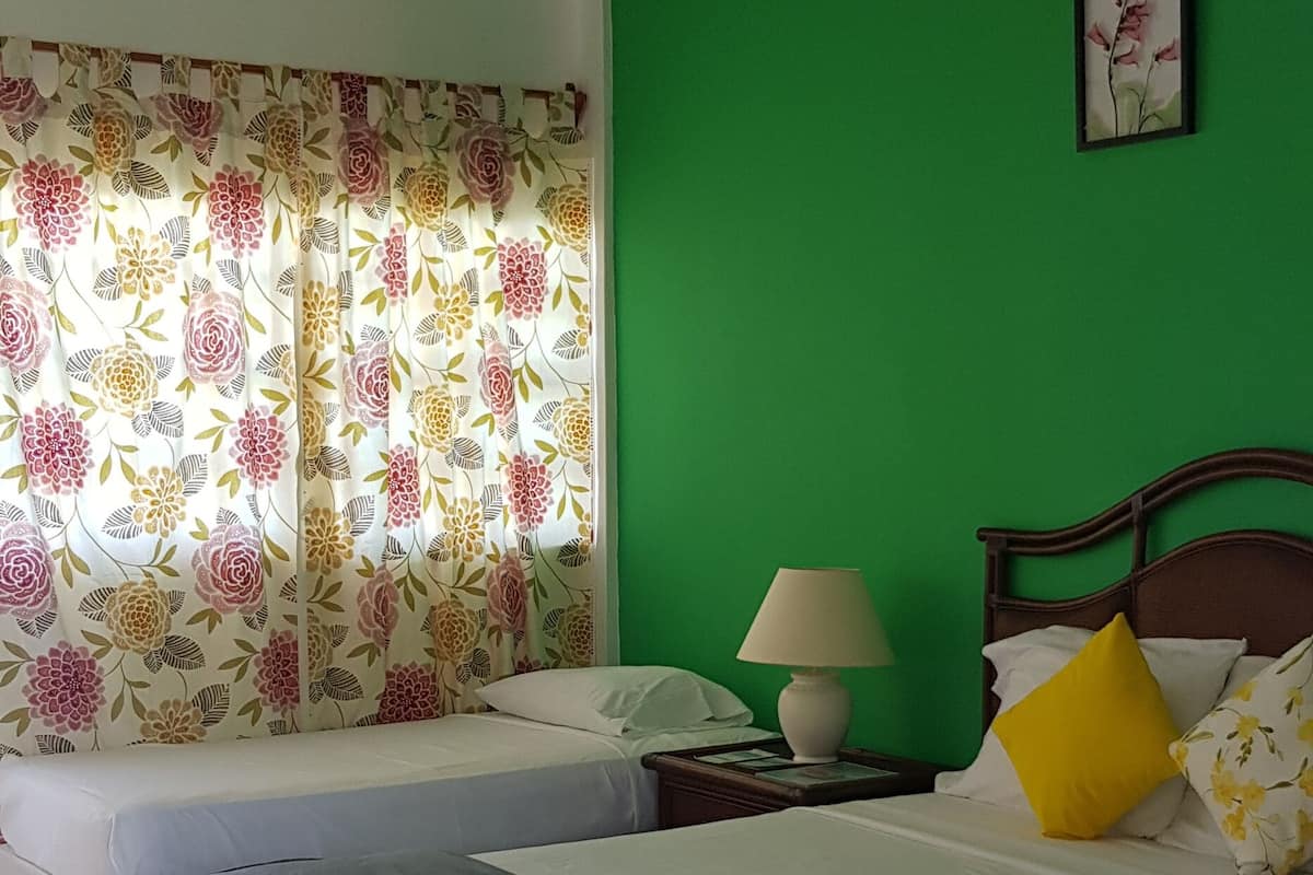 Double Room, Ocean View | Desk, iron/ironing board (on request), WiFi (free), bed sheets