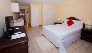Desk, iron/ironing board, free WiFi, bed sheets - Kings Landing Hotel (Union Island)