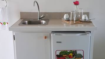 Double Room, Ocean View | Desk, iron/ironing board, free WiFi, bed sheets