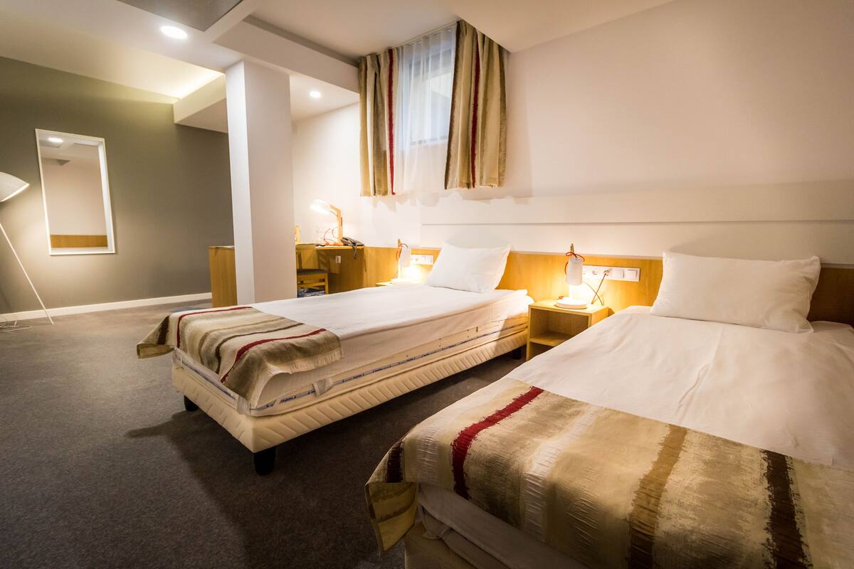 economy double room | in-room safe, desk, free cots/infant beds, free wifi