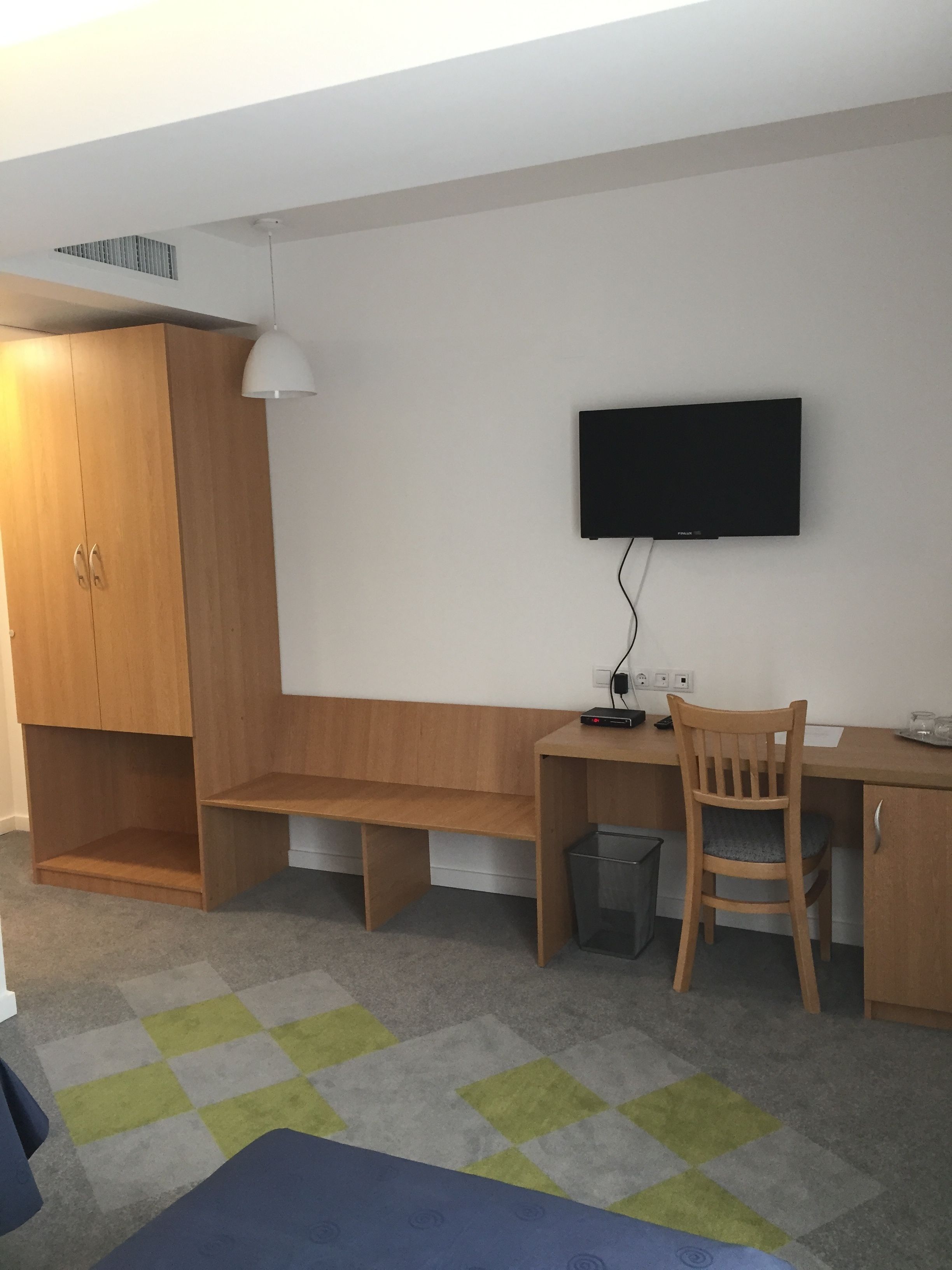 standard double room | living area | lcd tv