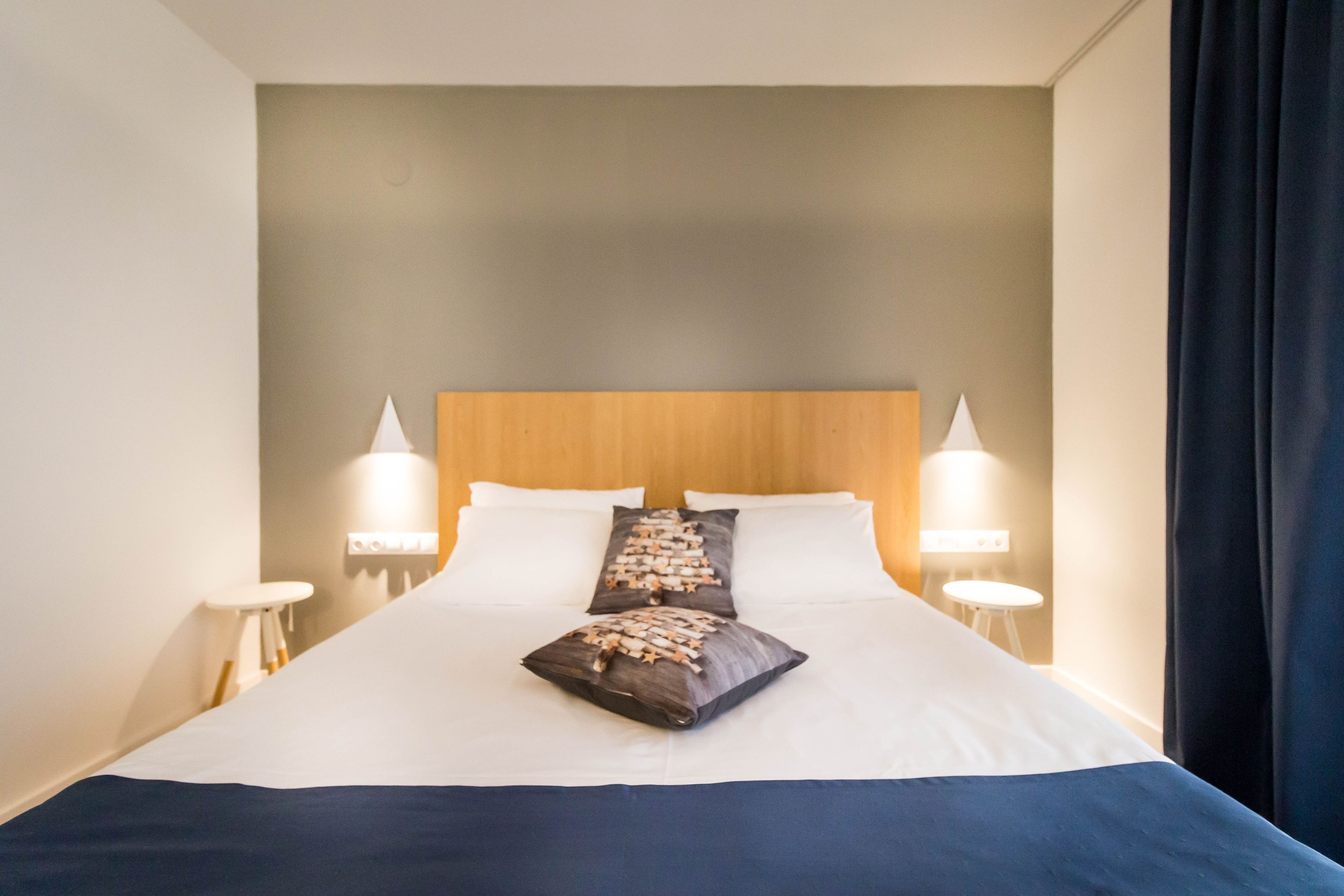 deluxe double room | in-room safe, desk, free cots/infant beds, free wifi