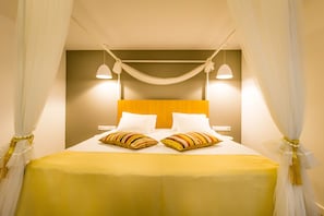 Suíte júnior | Cofres nos quartos, escrivaninha, berços grátis, Wi-Fi de cortesia