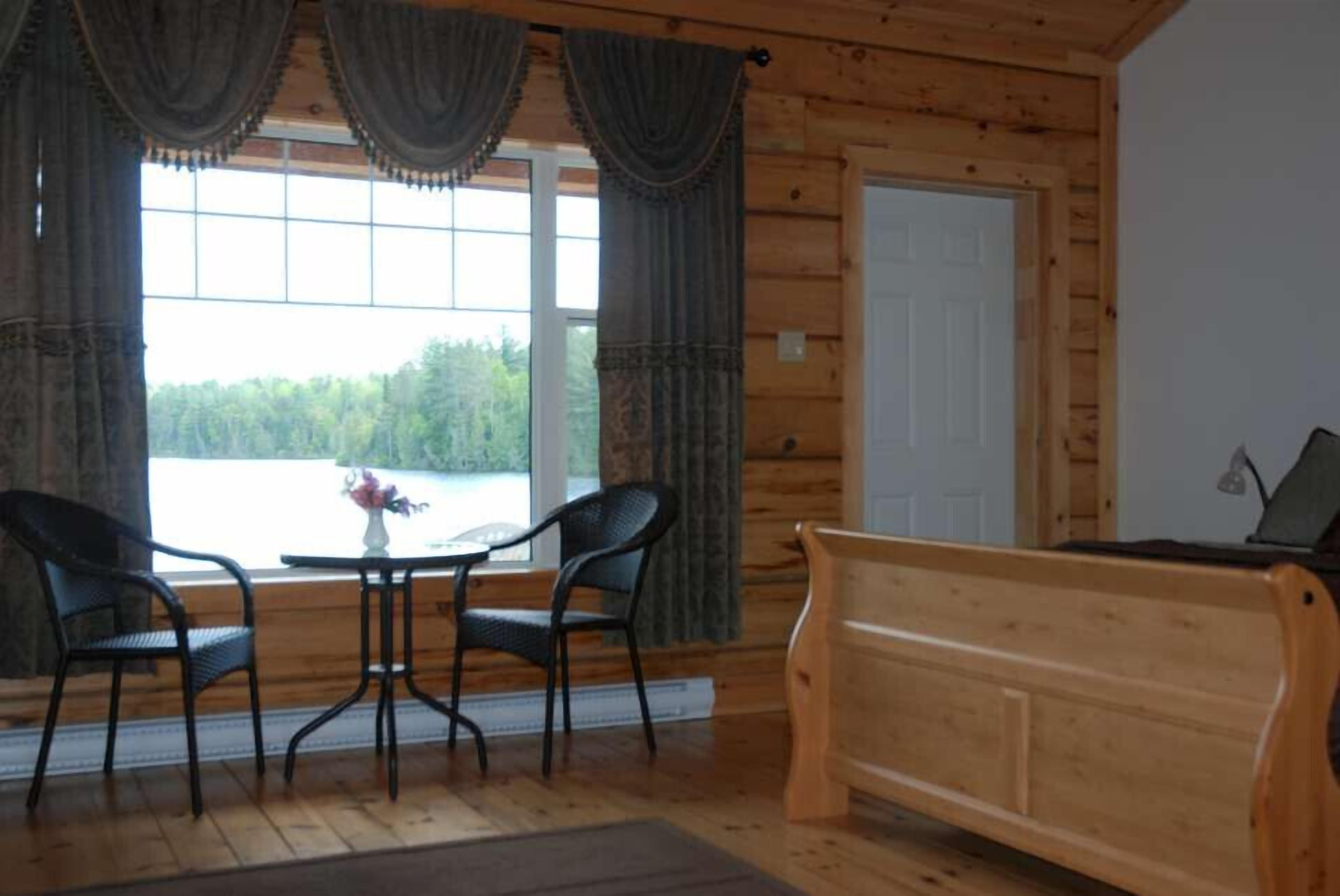 Standard Room, 1 Queen Bed with Sofa bed, Balcony, Lake View | In-room dining