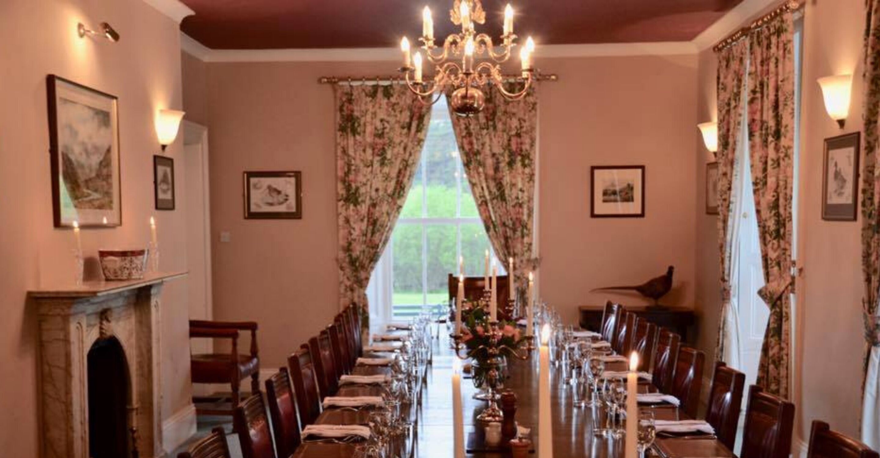 breakfast, lunch and dinner served