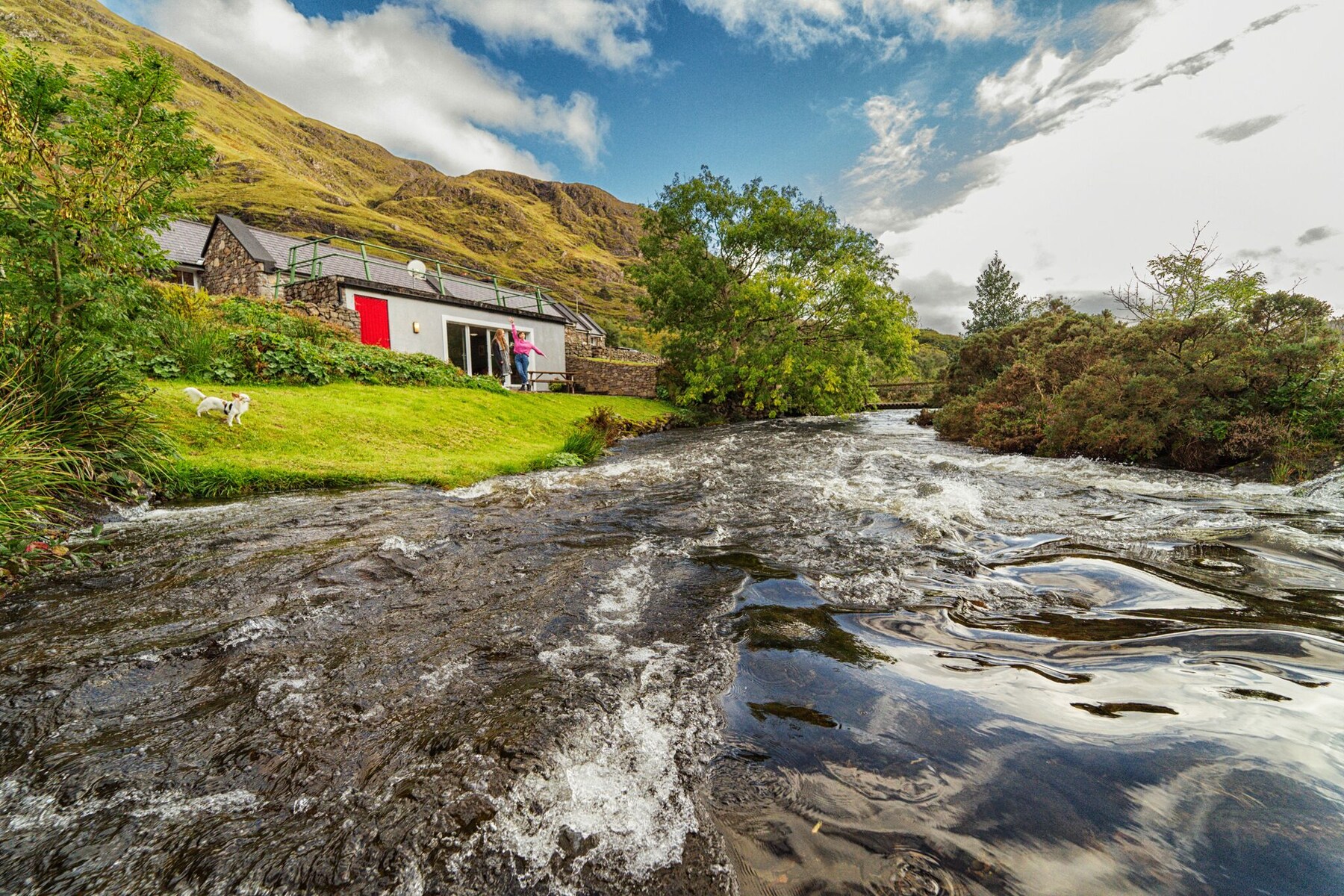 Waterfall Cottage | Terrace/patio
