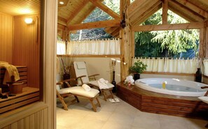 Indoor spa tub