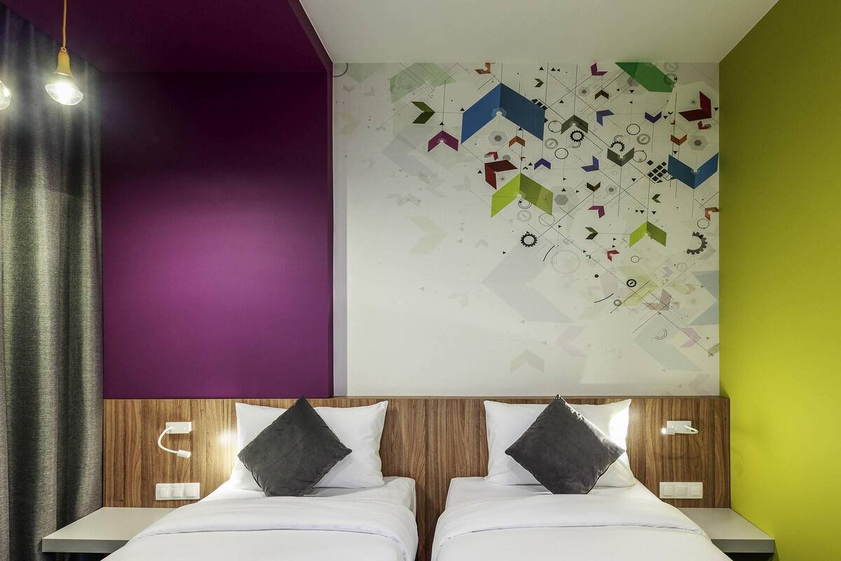 Standard Twin Room, 2 Twin Beds | In-room safe, desk, blackout drapes, soundproofing