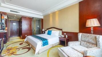 Minibar, caja fuerte, despertador