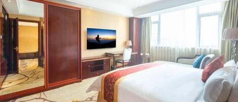 Minibar, in-room safe, alarm clocks