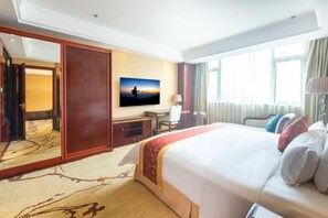 Minibar, in-room safe, alarm clocks